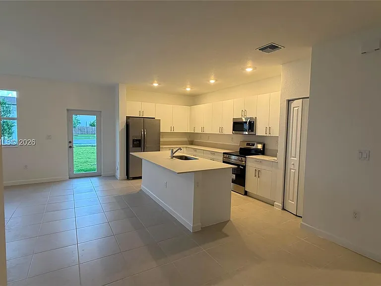 2475 SE 29th Dr — Photo 9