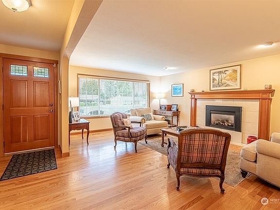 5th image of 3205 16th Street Pl SW