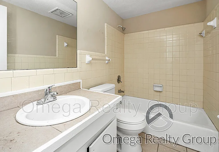 South Court Apartments — Photo 24