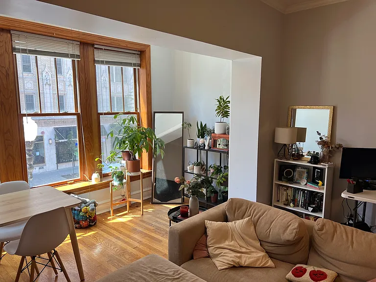1042 W Bryn Mawr Ave #2 — Photo 2