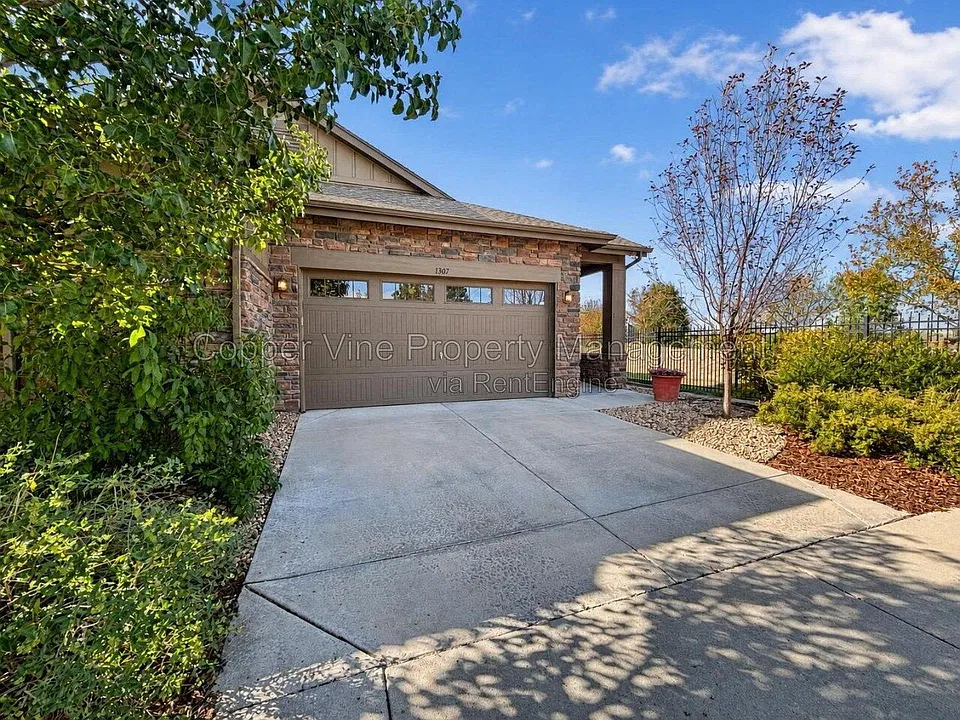 1307 Lander Ln