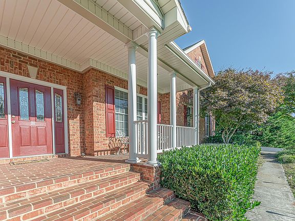 4th image of 391 Scarlet Dr