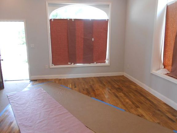 3rd image of 90-06 Pitkin Ave