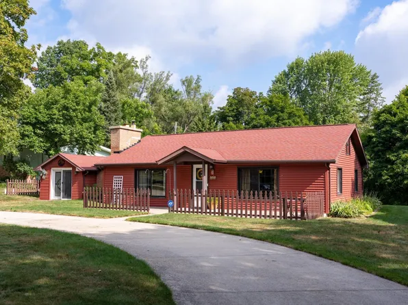 604 Hopkins St, Mount Pleasant, MI 48858
