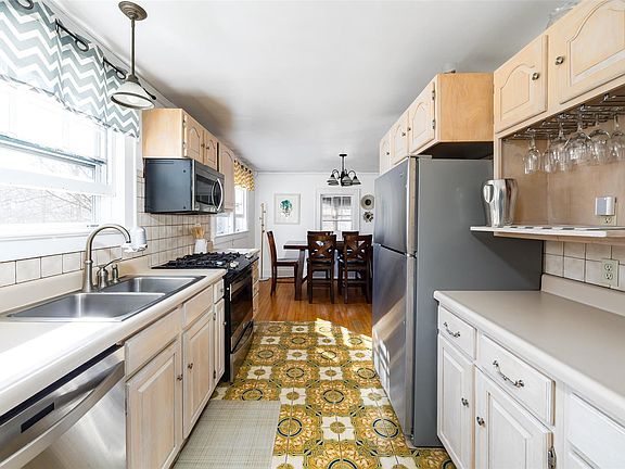 5th image of 42 W Dorsey Ln