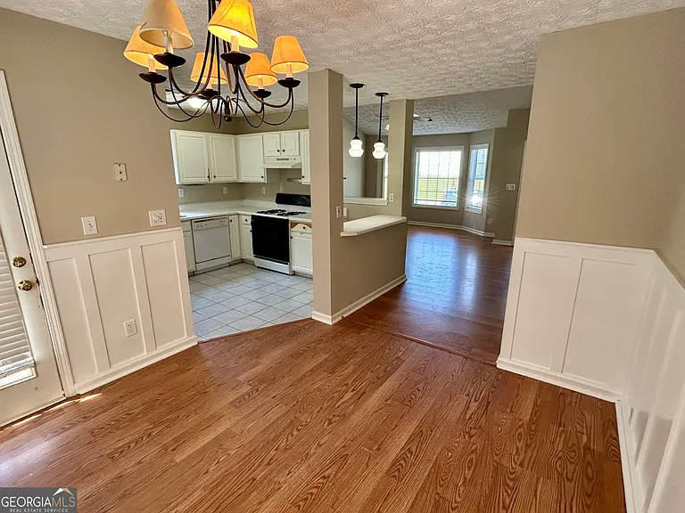 1061 Athena Ct — Photo 6