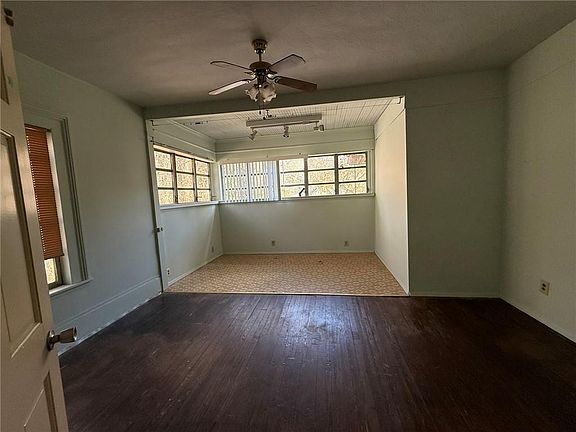 4th image of 3906 Market St