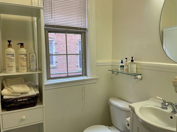 5th image of 1401 Columbia Rd NW APT 208