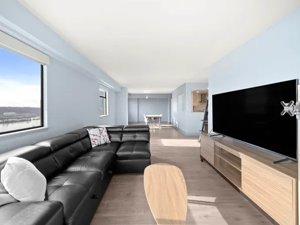 209 Carnarvon St #1002, New Westminster, BC V3L 1B7