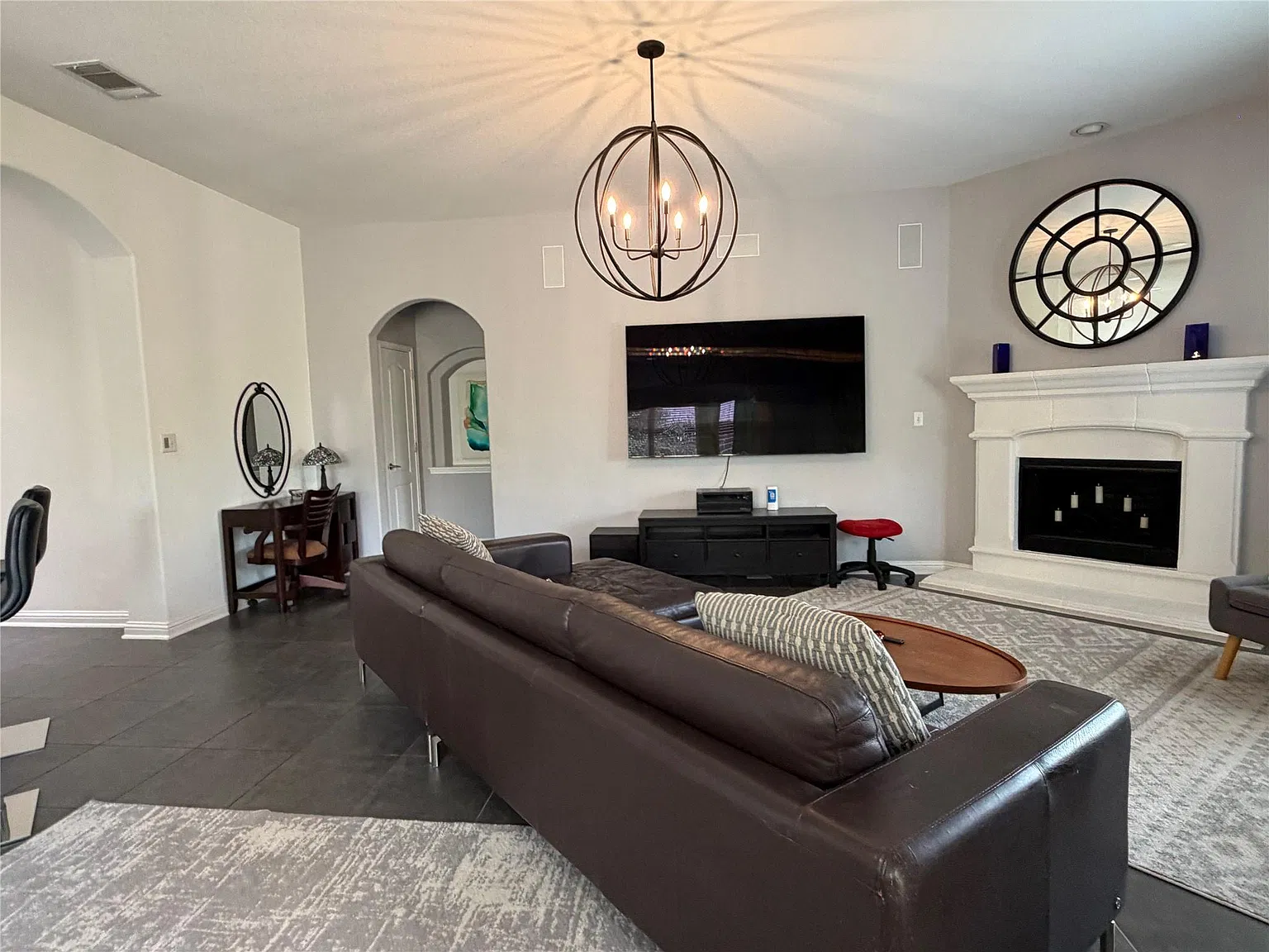 5 bed, 3.0 bath, 3037 sqft, $3,495 — Photo 4