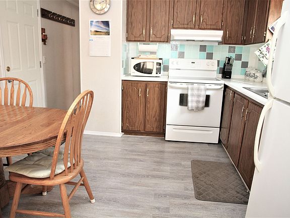 4th image of 10420 96th Ave #160