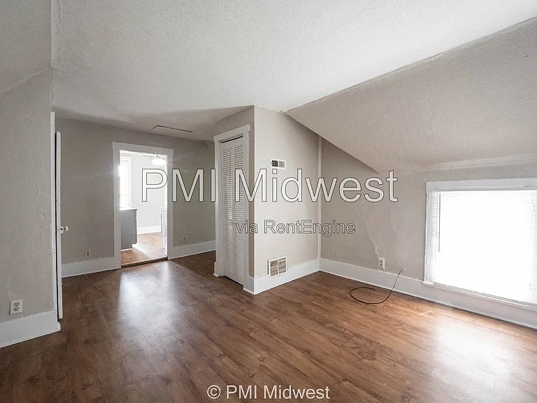 831 S Webster St — Photo 6