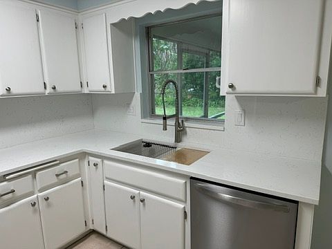 3rd image of 2230 Hennesen Dr