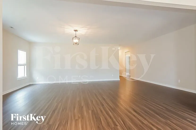 3 bed, 2.0 bath, 1801 sqft, $1,875 — Photo 3