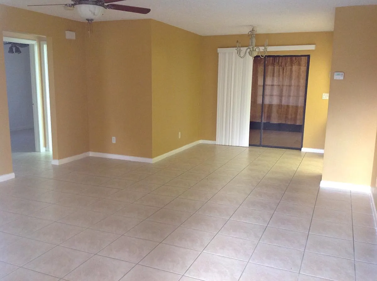 3 bed, 1200 sqft, $1,800 — Photo 2