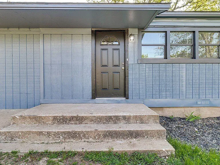1114 S 7th Ave — Photo 3