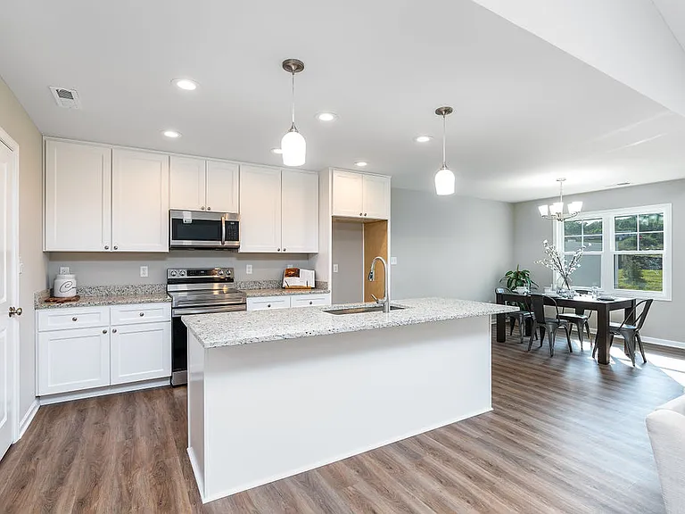 113 Lake View Cir — Photo 2