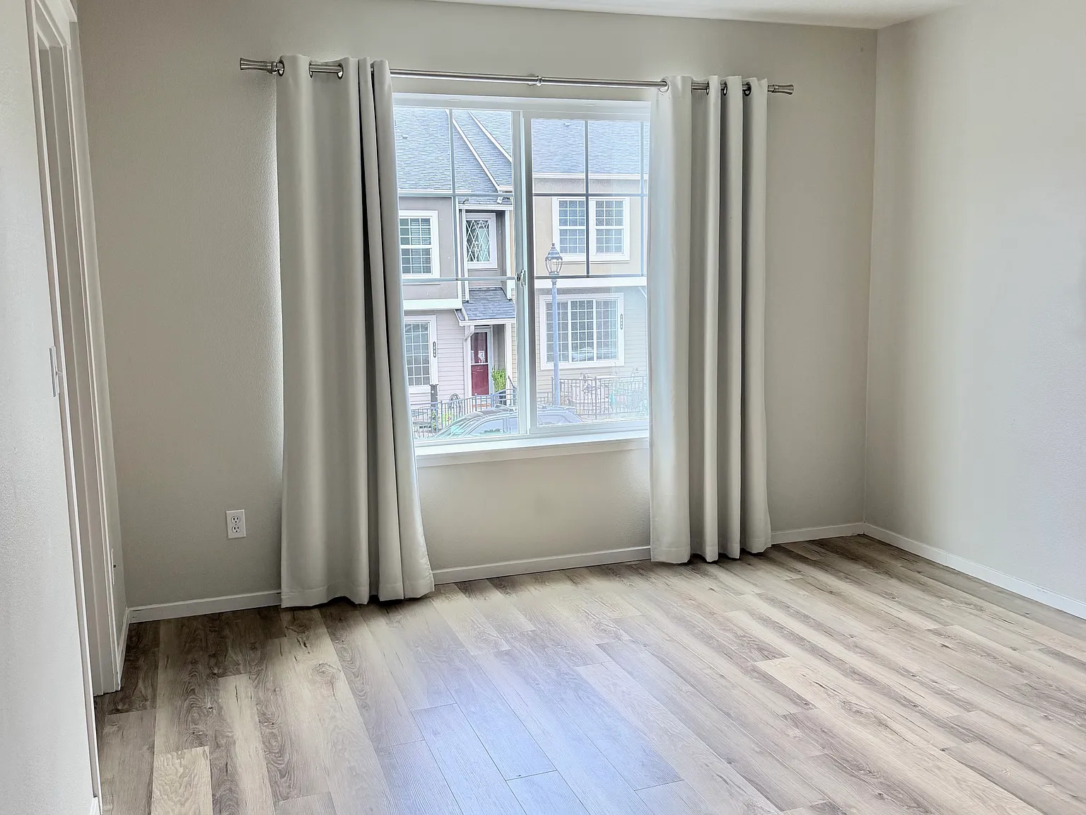 3 bed, 2.5 bath, 1500 sqft, $2,384 — Photo 4