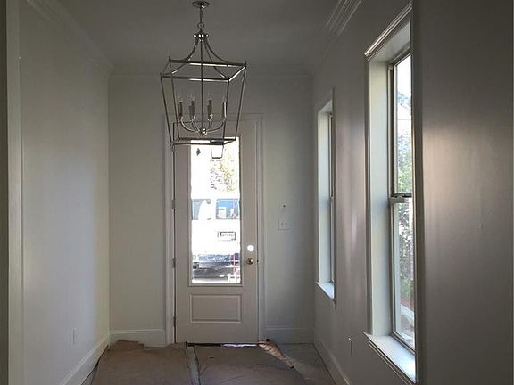 4th image of 406 Labarre Rd