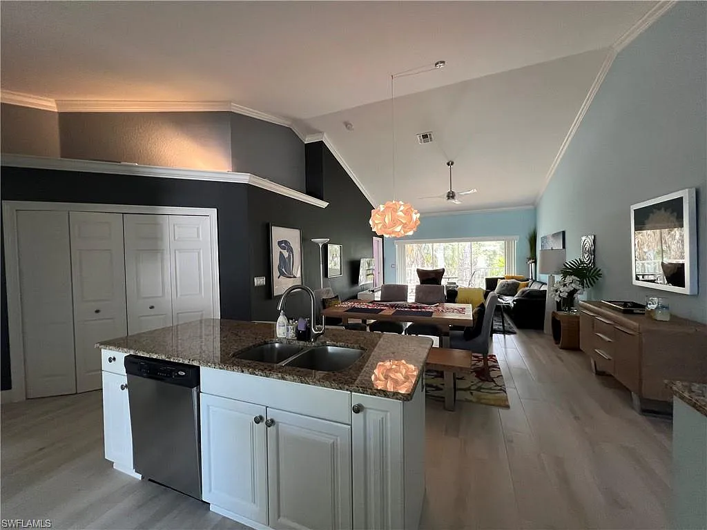 2 bed, 2.0 bath, 1402 sqft, $1,800 — Photo 4