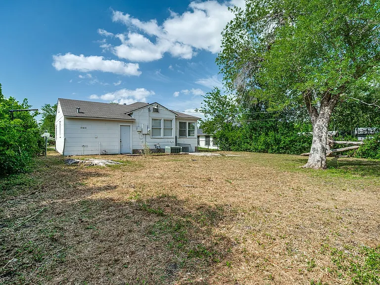 2514 Waverly Ave — Photo 24