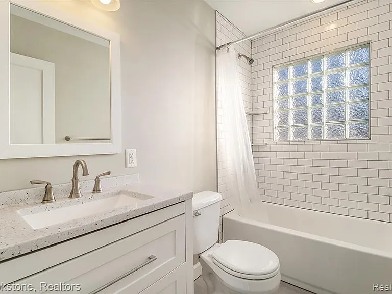1816 Dallas Ave — Photo 11