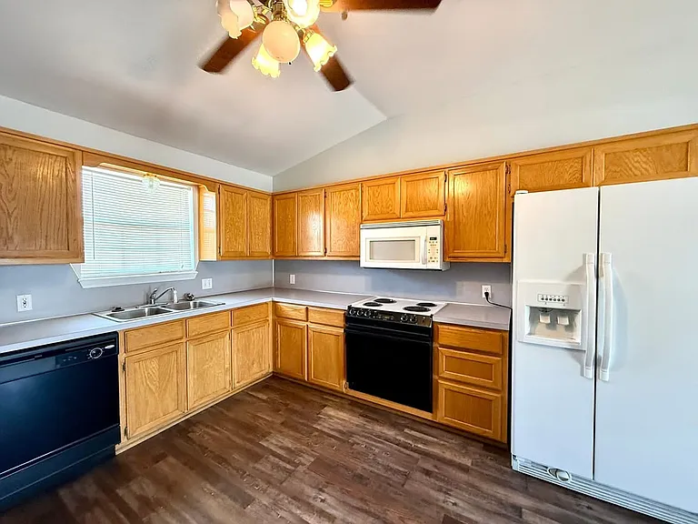 2417 Rustic Dr — Photo 2