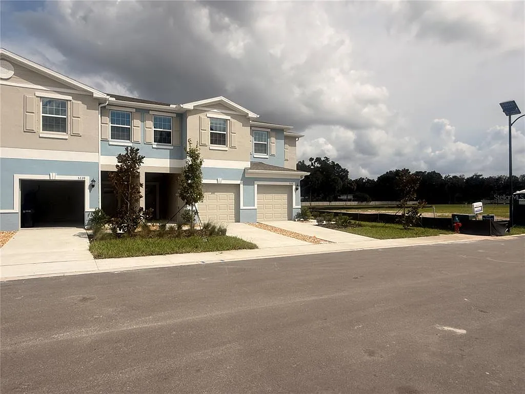 3 bed, 2.5 bath, 1634 sqft, $2,600 — Photo 4