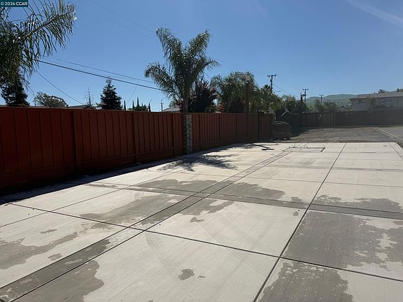 5th image of 201 Solano Ave
