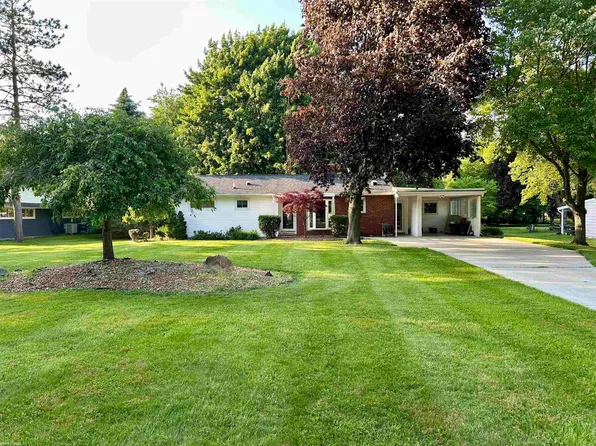 2840 Country Club Dr, Port Huron, MI 48060