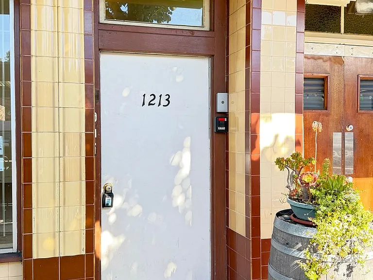1215 Park Street — Photo 2