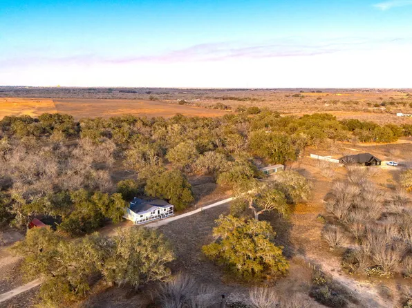 2383 Tomblin, Bigfoot, TX 78005
