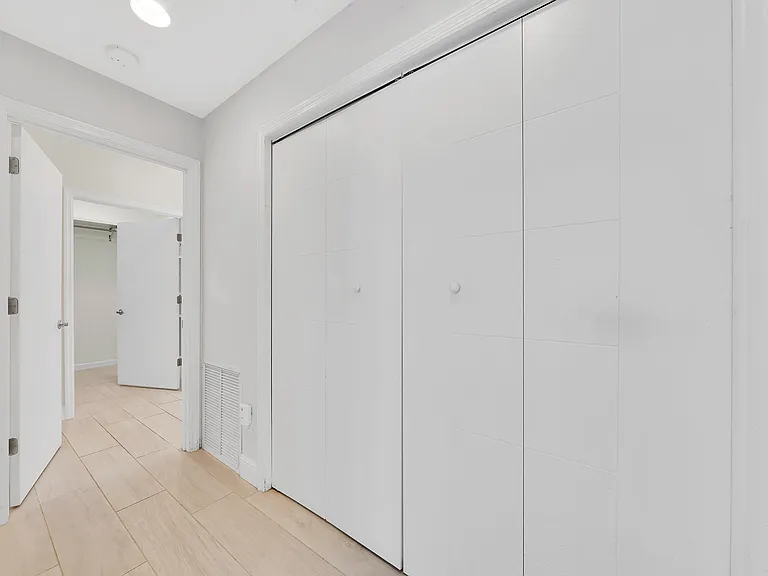 2388 E Edgewater Dr — Photo 11