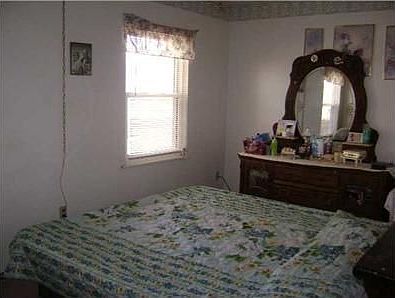 4th image of 877 Cherrydale Ave