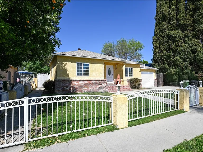 6437 Enfield Ave — Photo 1