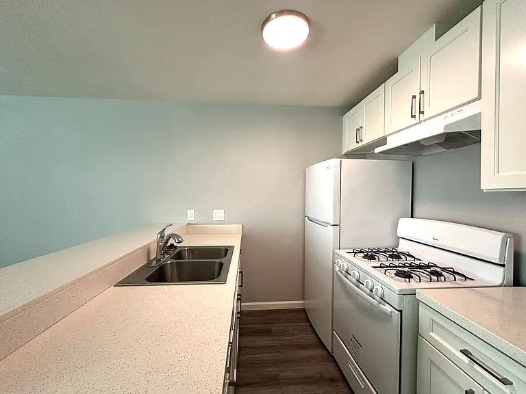 La Madera Apartments at 935 W. Swain Road — Photo 5