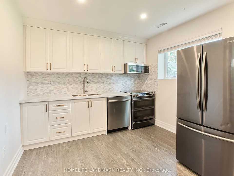 21 Robinglade Dr #LOWER