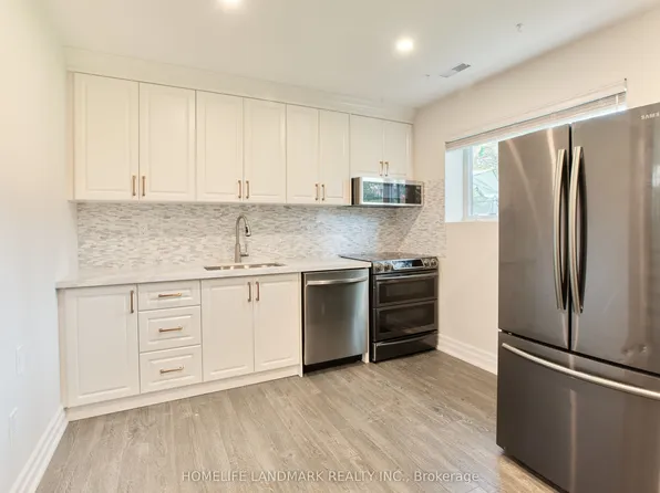 21 Robinglade Dr, Toronto, ON M9B 2P9