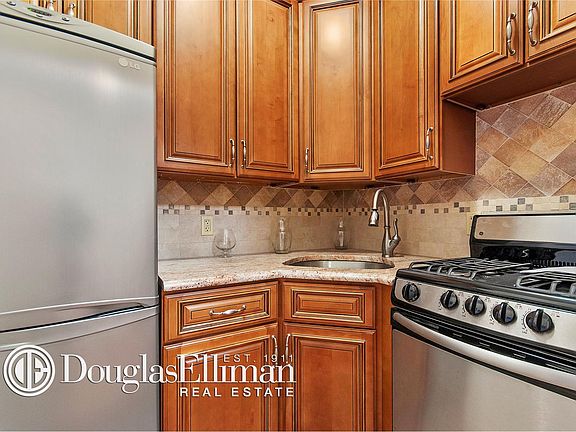 2nd image of 321 E 48th St APT 2B