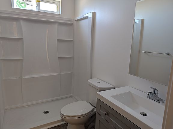 2nd image of 1484 Sonoma Ave #B