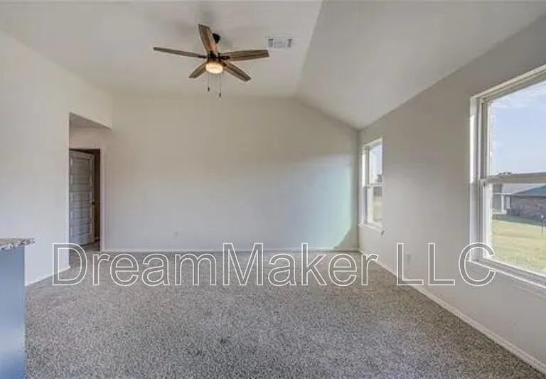 2405 S 28th Ter — Photo 8