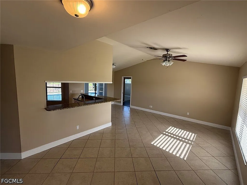4 bed, 2.0 bath, 2155 sqft, $2,500 — Photo 3