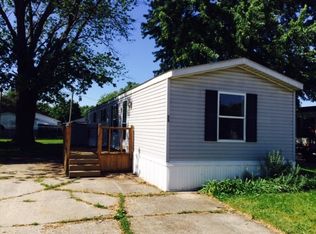 53 Coachman Dr, Monticello, IL 61856