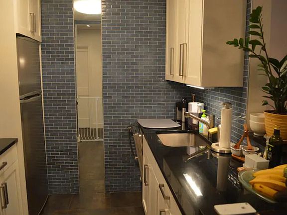 5th image of 130 Suffolk St Unit A