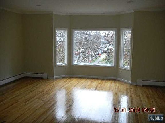 4th image of 53 Riverview Ave