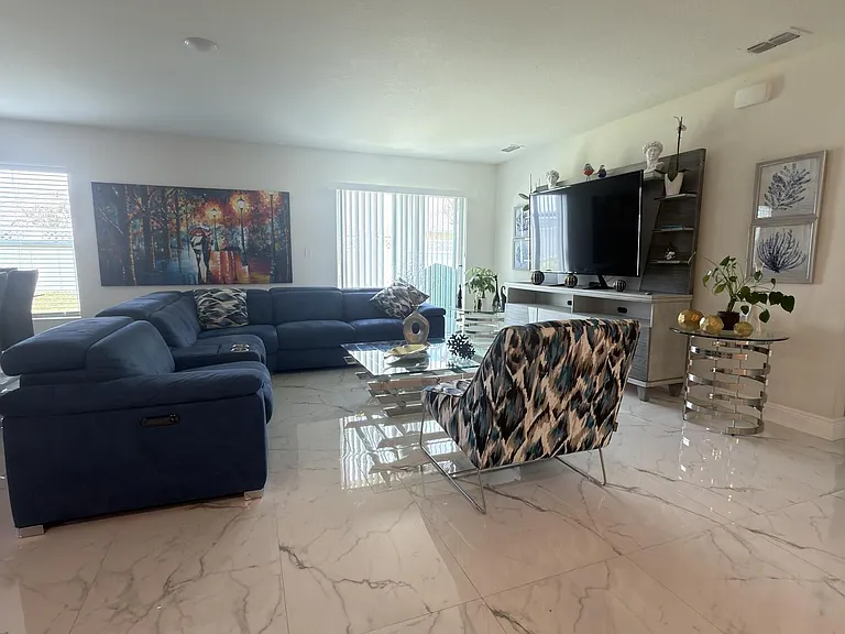 5363 NW Perez Ct — Photo 4