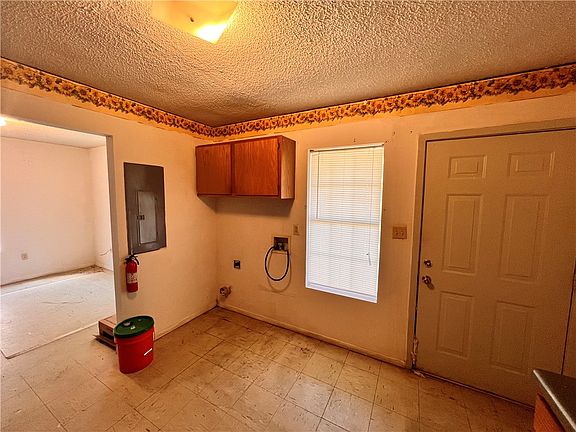 5th image of 513 S Main Carthage Ar St