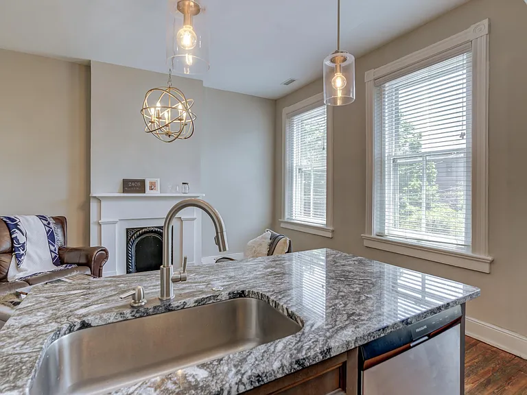 2406 E Clay St #2 — Photo 4