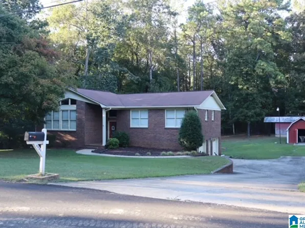 1331 McConnell Ln, Mount Olive, AL 35117