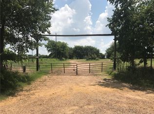 893 County Road 4045, Ector, TX 75439